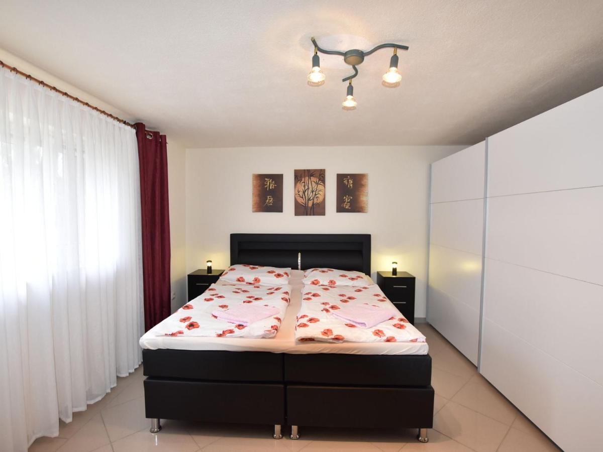 Modern Apartment In Kroepelin With Garden Ruang foto